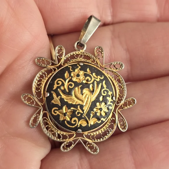 Relisted - Vintage Damascene pendant bird gold tone black - Picture 8 of 9